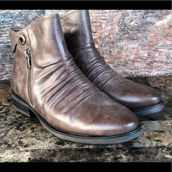 NEW Baretraps Anila Booties - Picture 8 of 15